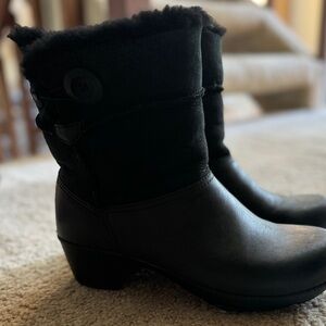 Dansko Stormy EU 40 size 9 leather shearling wool lining booties rubber out sole